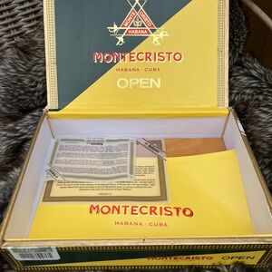 MonteCristo Open Cigar Box - Yellow and Green